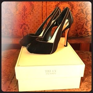 Truly by Zac Posen black satin heels. Size 7.5.